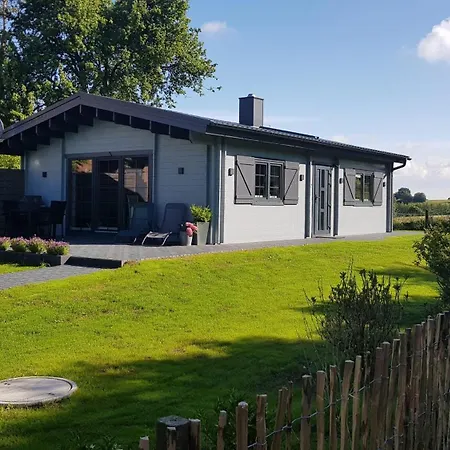 Idyllisches-blockbohlenhaus-mit-eigenem-garten-und-sauna-zum-wohlfuehlen *